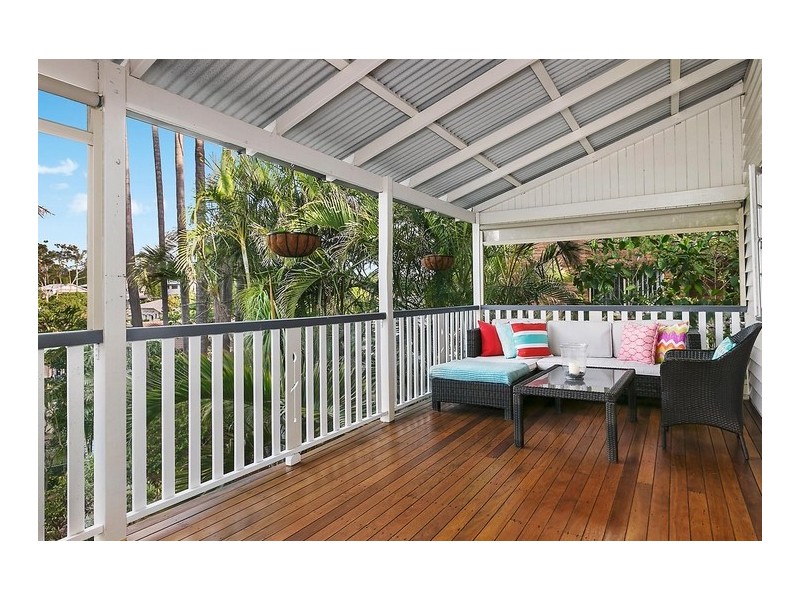 8 McLay Street, Coorparoo QLD 4151