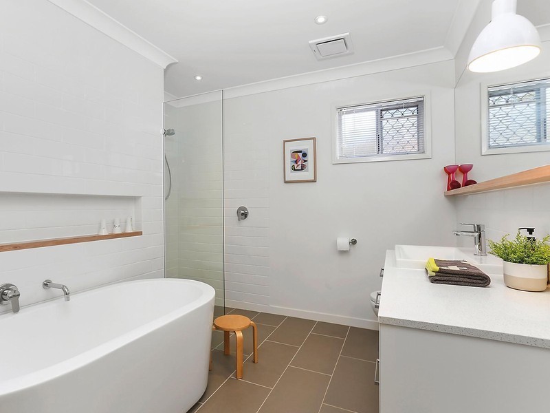 15 Kewarra Street, Kenmore QLD 4069