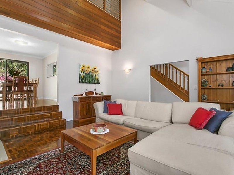 11 Donna Street, Kenmore QLD 4069