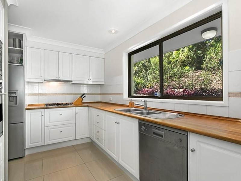 11 Donna Street, Kenmore QLD 4069