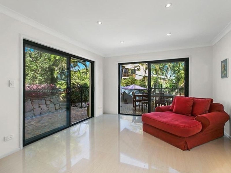 11 Donna Street, Kenmore QLD 4069