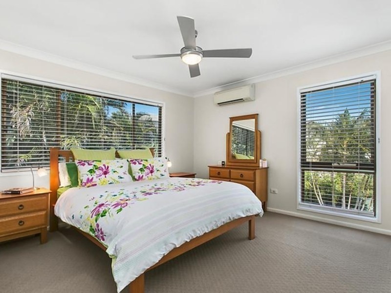 11 Donna Street, Kenmore QLD 4069