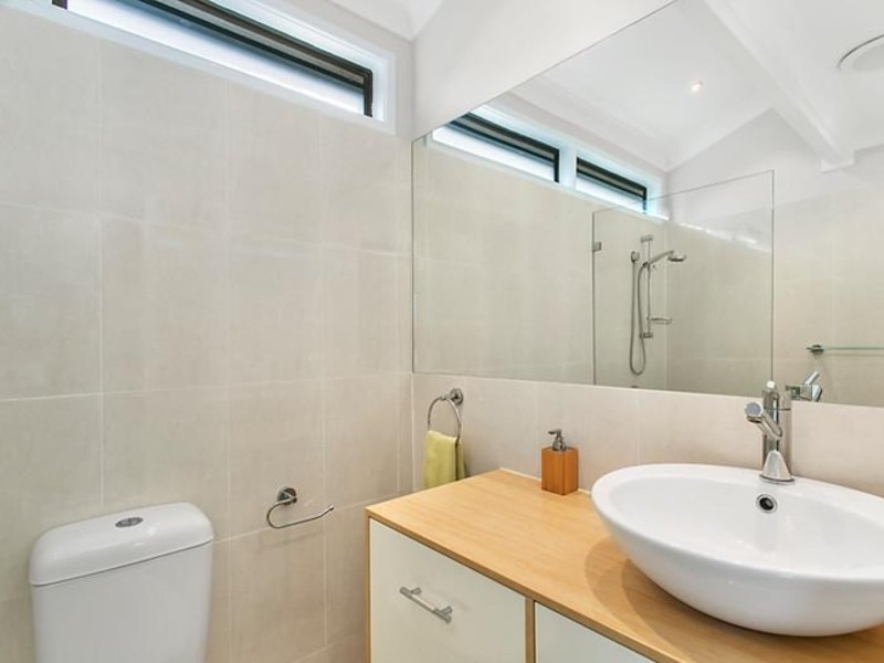 11 Donna Street, Kenmore QLD 4069