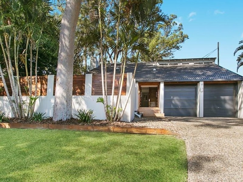 11 Donna Street, Kenmore QLD 4069