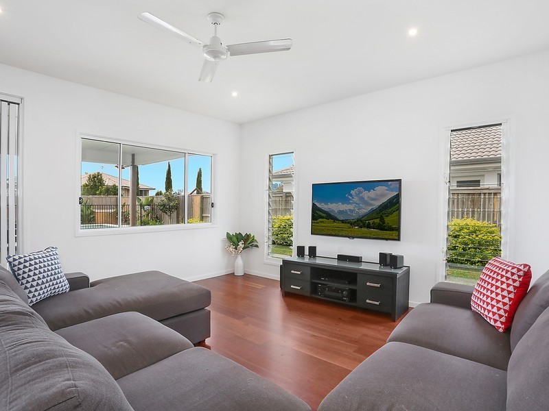 27 Paperbark Circuit, Moggill QLD 4070