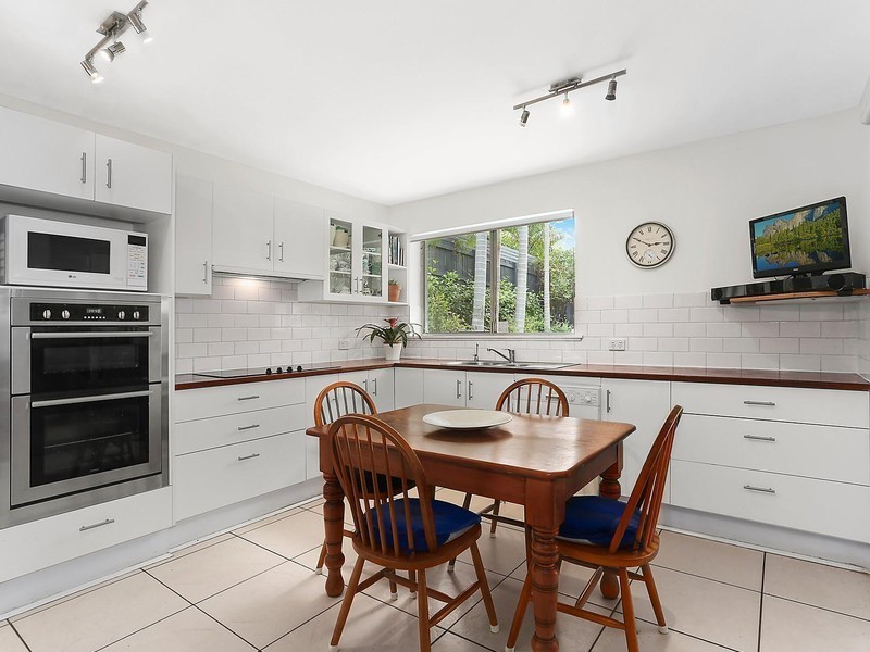 20 Crestview Street, Kenmore QLD 4069