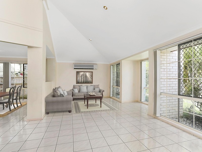 256 Chapel Hill Road, Chapel Hill QLD 4069