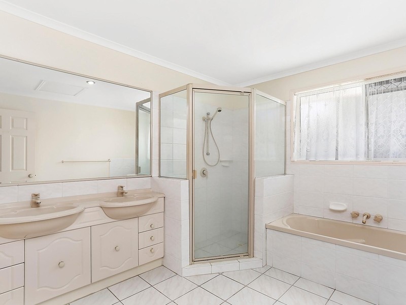 256 Chapel Hill Road, Chapel Hill QLD 4069