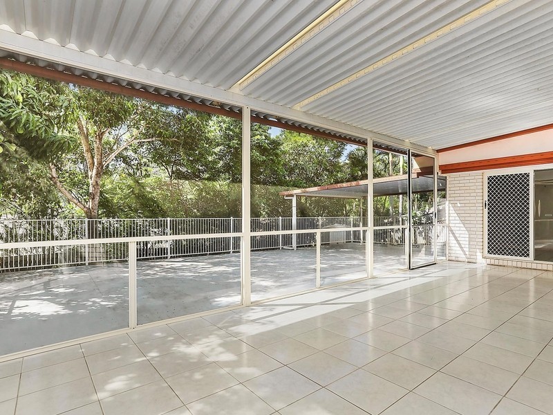 256 Chapel Hill Road, Chapel Hill QLD 4069
