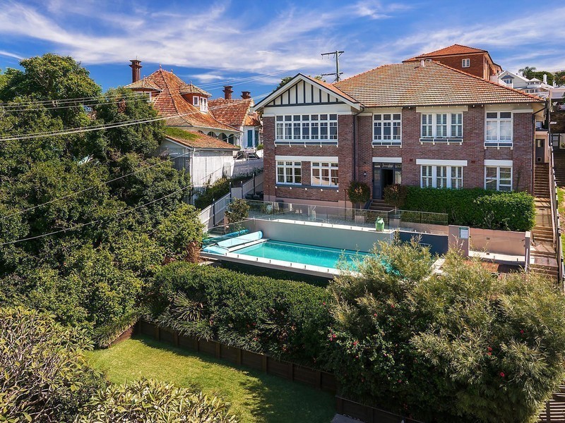 10 Crescent Road, Hamilton QLD 4007