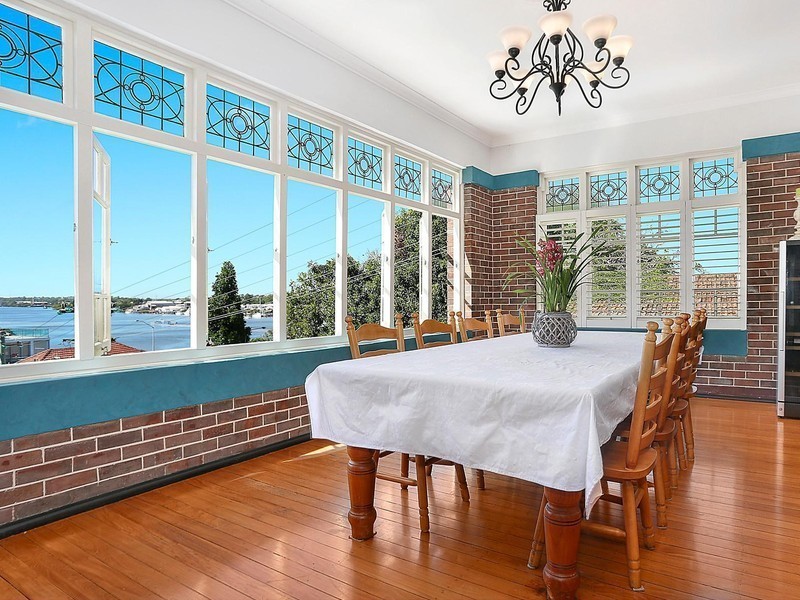 10 Crescent Road, Hamilton QLD 4007