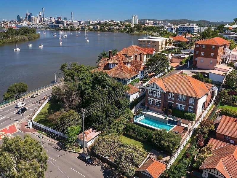 10 Crescent Road, Hamilton QLD 4007