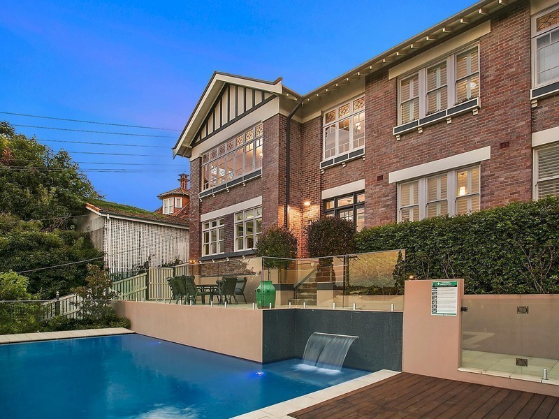 10 Crescent Road, Hamilton QLD 4007