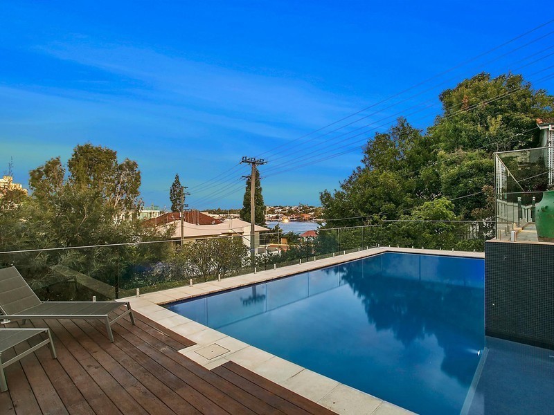 10 Crescent Road, Hamilton QLD 4007