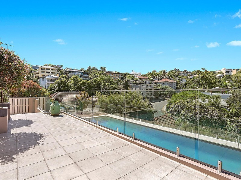 10 Crescent Road, Hamilton QLD 4007