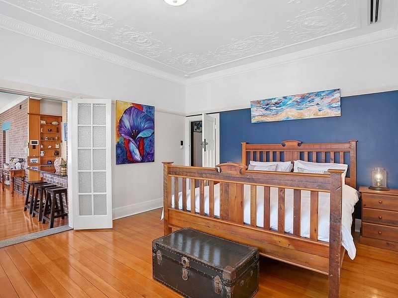 10 Crescent Road, Hamilton QLD 4007