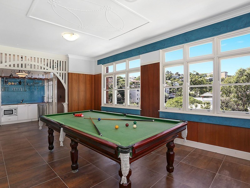 10 Crescent Road, Hamilton QLD 4007