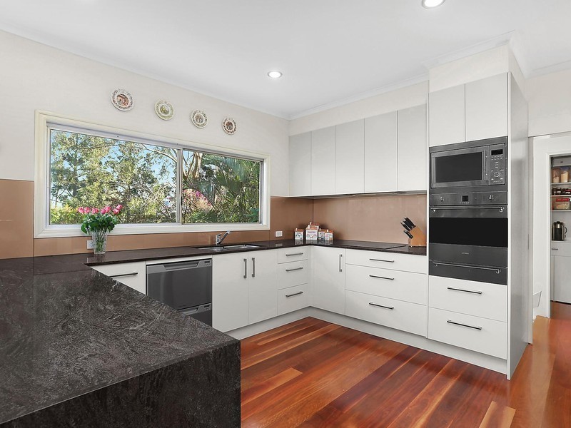 17 Rafting Ground Road, Brookfield QLD 4069