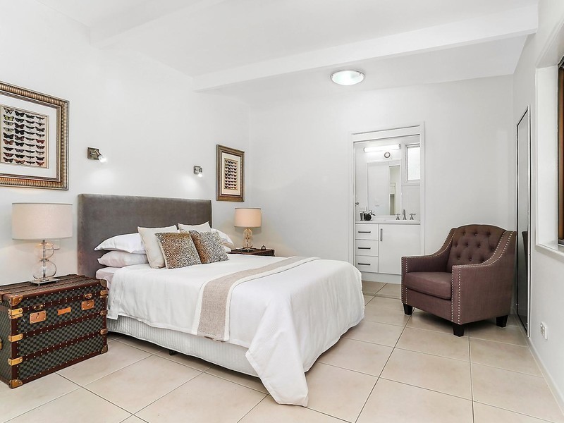 2 Nindethana Street, Indooroopilly QLD 4068