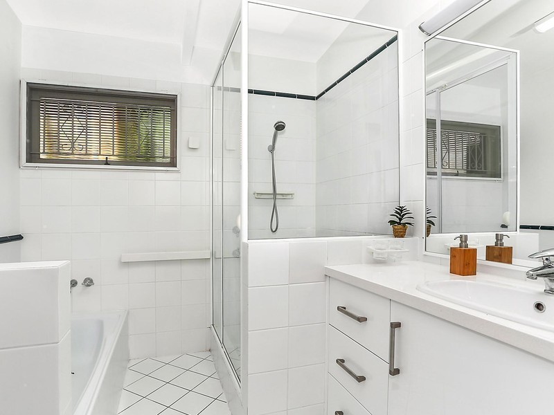 2 Nindethana Street, Indooroopilly QLD 4068