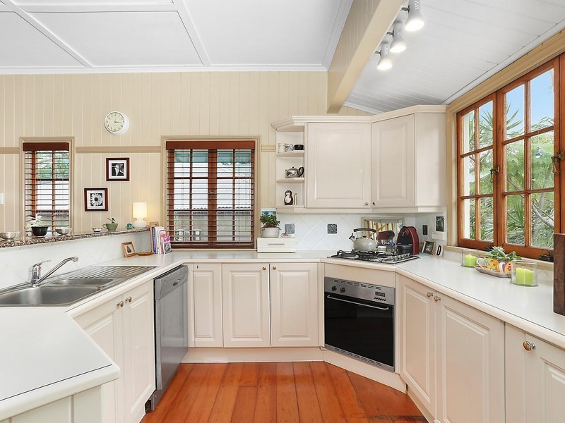 44 Sixth Avenue, Bardon QLD 4065