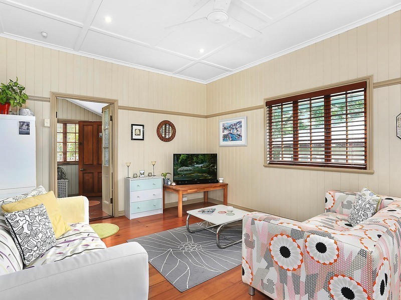 44 Sixth Avenue, Bardon QLD 4065