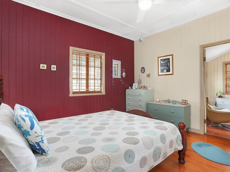 44 Sixth Avenue, Bardon QLD 4065