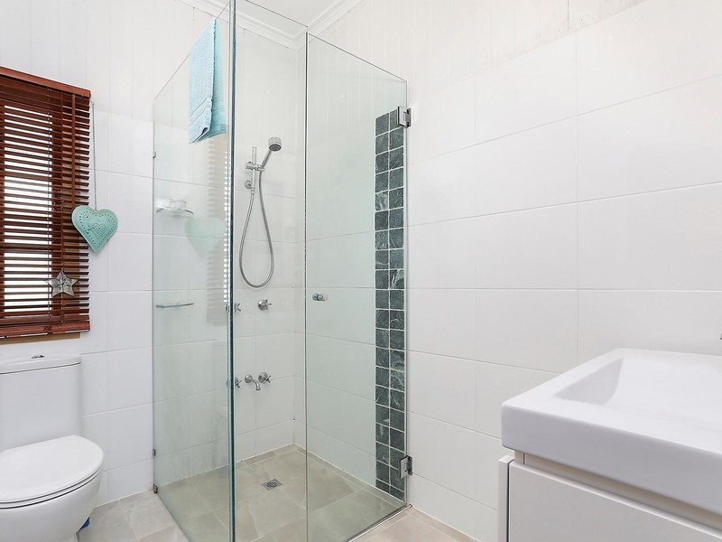 44 Sixth Avenue, Bardon QLD 4065