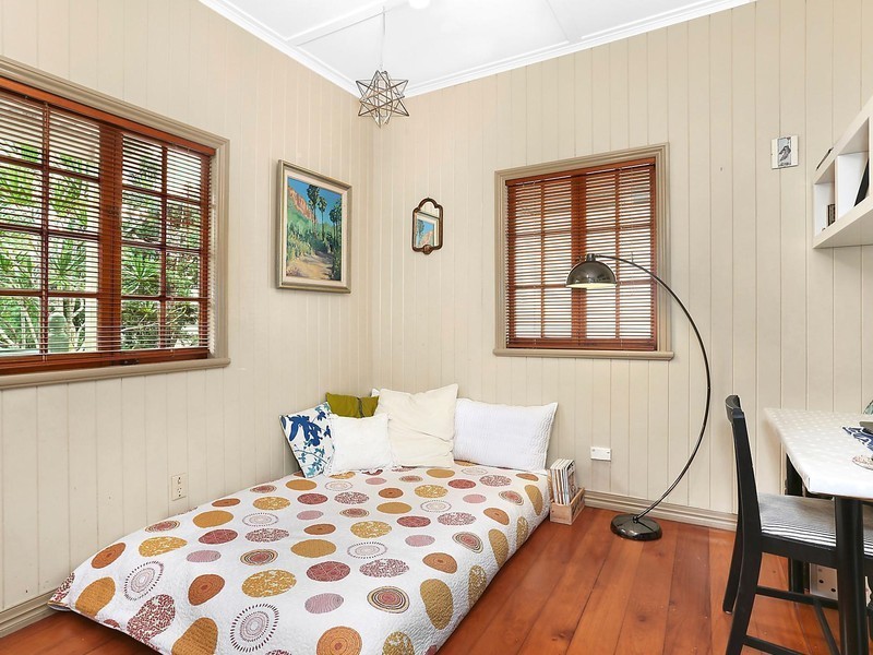 44 Sixth Avenue, Bardon QLD 4065