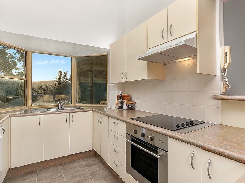 18/15 Clarence Road, Indooroopilly QLD 4068