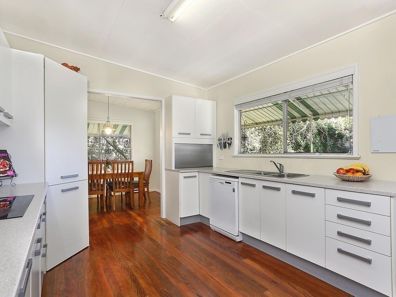 65 Burns Parade, Chapel Hill QLD 4069