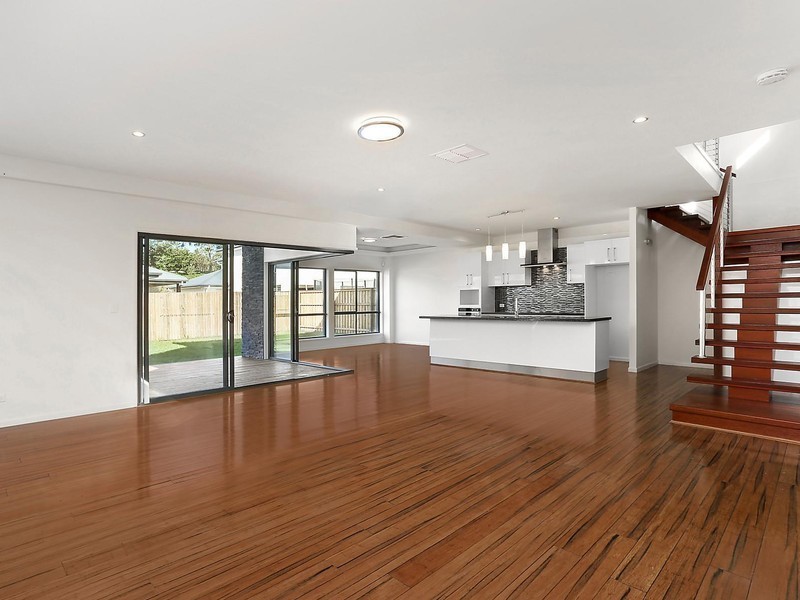 30 Woodgate Street, Oxley QLD 4075