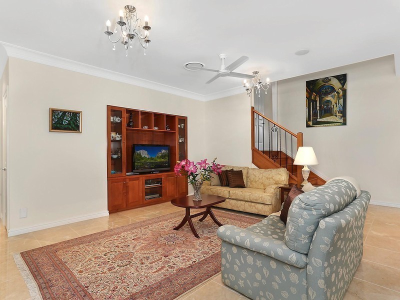 52 Diamantina Street, Chapel Hill QLD 4069