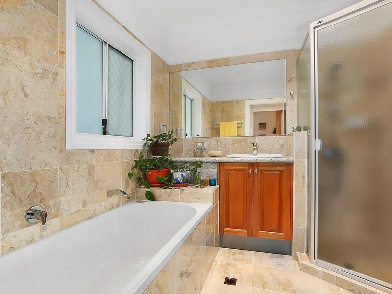 52 Diamantina Street, Chapel Hill QLD 4069