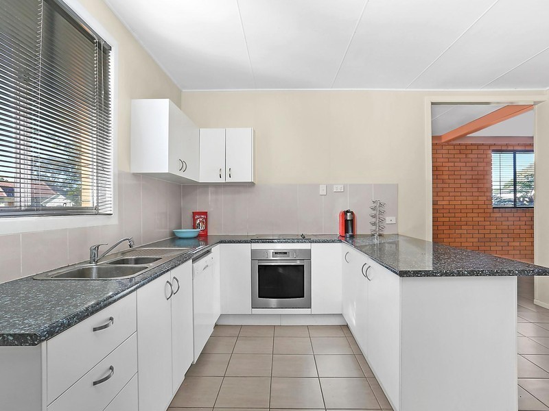 19 Lancelot Street, Tennyson QLD 4105