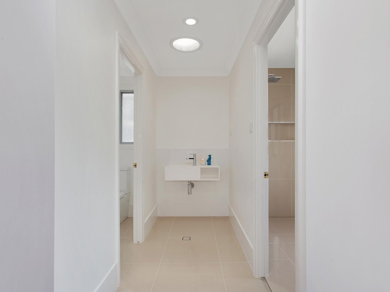 20 Saunders Street, Indooroopilly QLD 4068