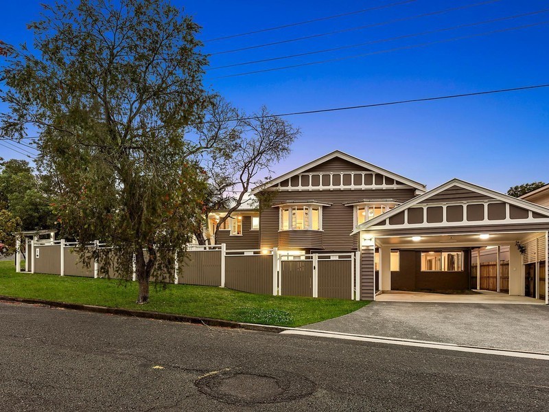 16 Hardwick Terrace, Bardon QLD 4065