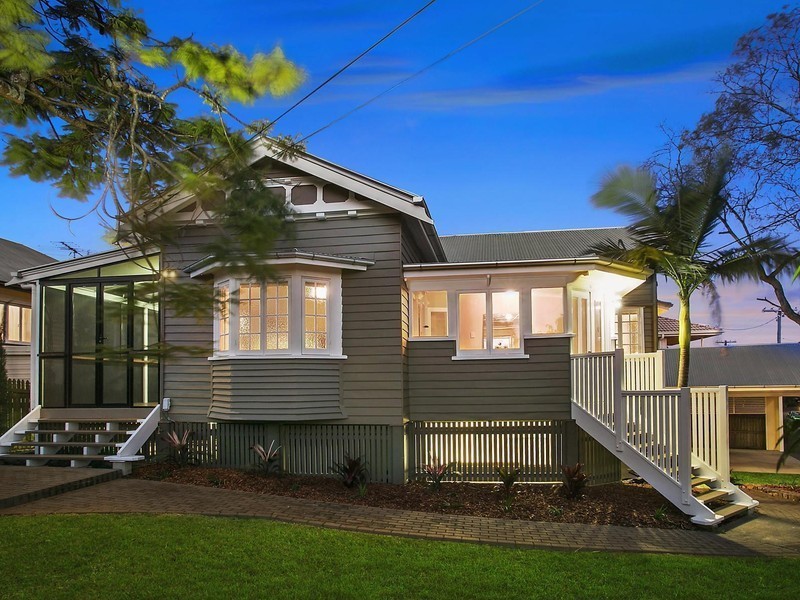 16 Hardwick Terrace, Bardon QLD 4065