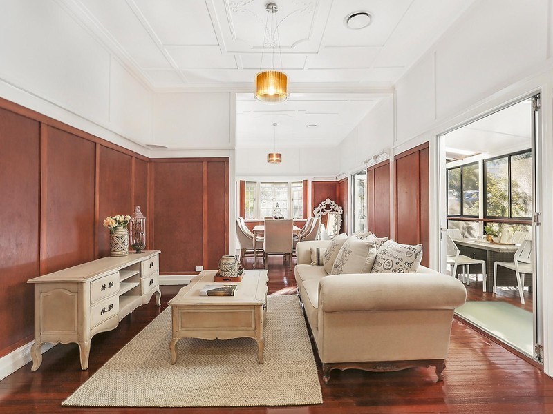 16 Hardwick Terrace, Bardon QLD 4065