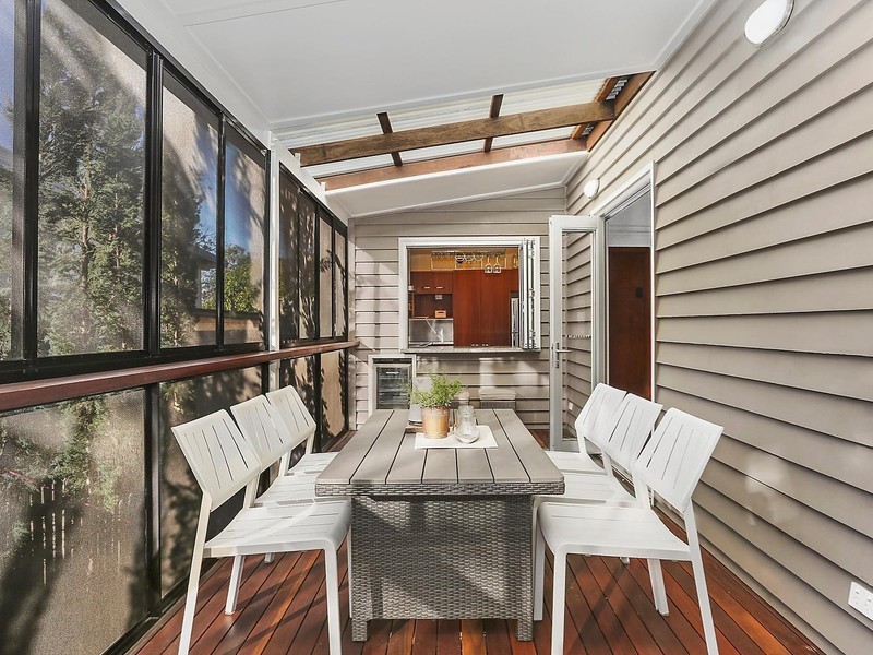 16 Hardwick Terrace, Bardon QLD 4065