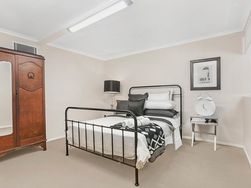 16 Hardwick Terrace, Bardon QLD 4065