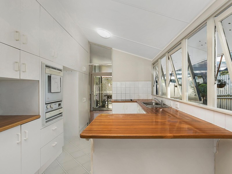 31 Quentin Street, Chapel Hill QLD 4069