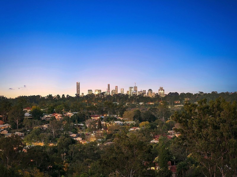 15 Becker Place, Mount Ommaney QLD 4074