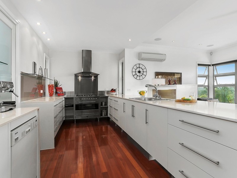 15 Becker Place, Mount Ommaney QLD 4074