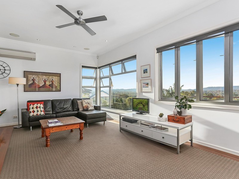 15 Becker Place, Mount Ommaney QLD 4074