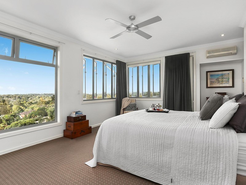 15 Becker Place, Mount Ommaney QLD 4074