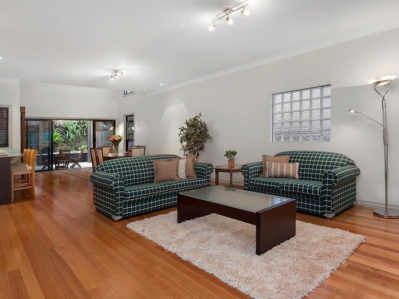 61 Hillside Terrace, St Lucia QLD 4067