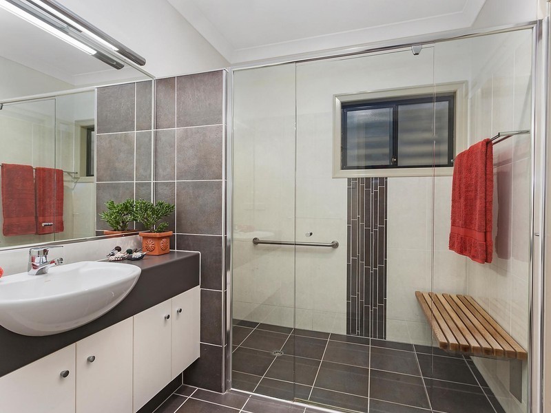 61 Hillside Terrace, St Lucia QLD 4067