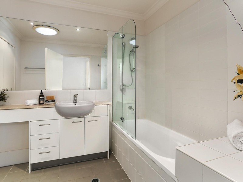 21/16 Grosvenor Road, Indooroopilly QLD 4068