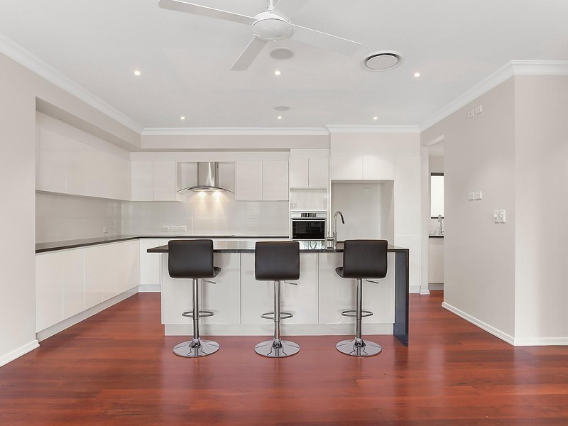 9 Henrii Lane, Chapel Hill QLD 4069